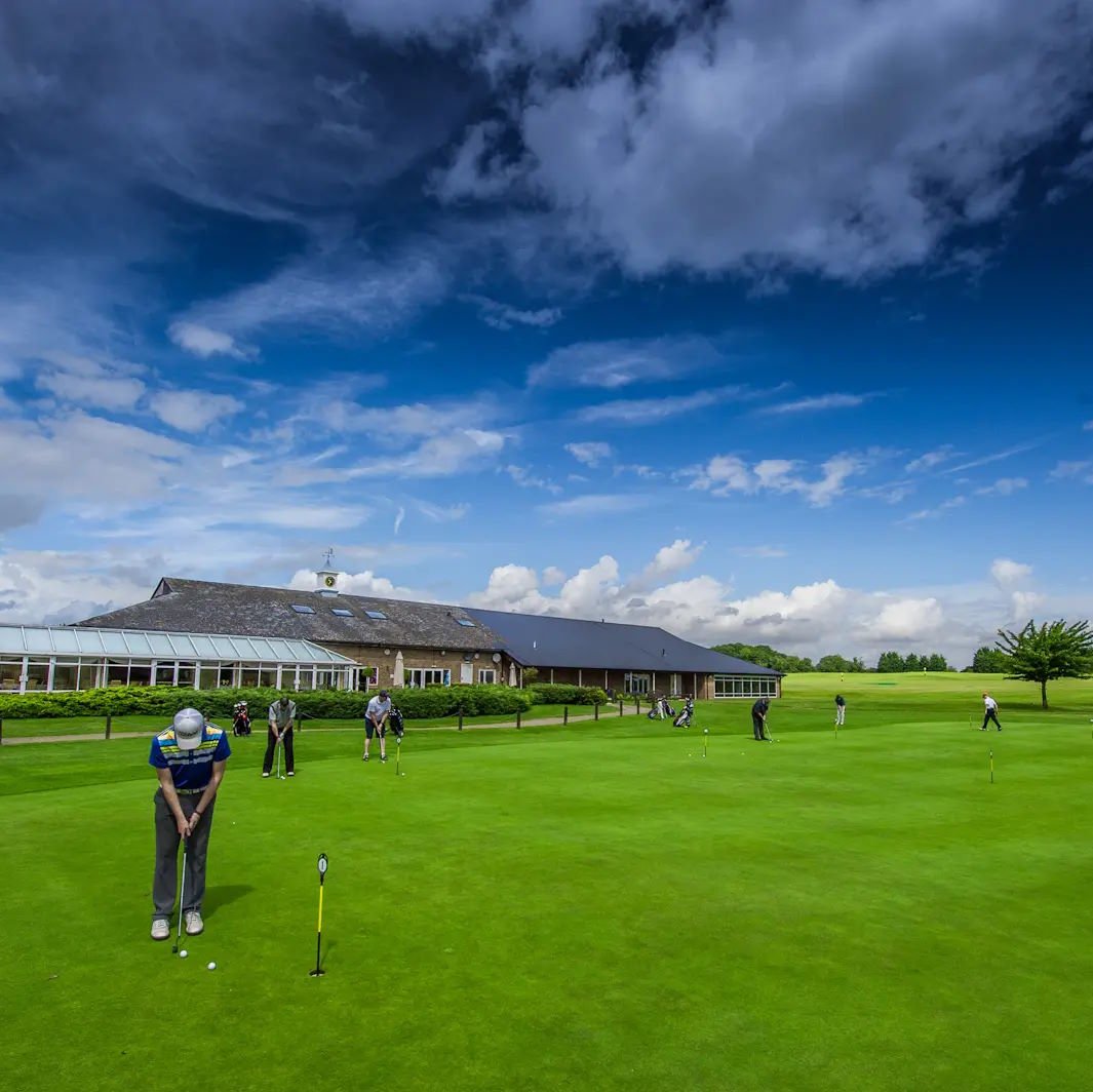 chesfield-downs-putting-green